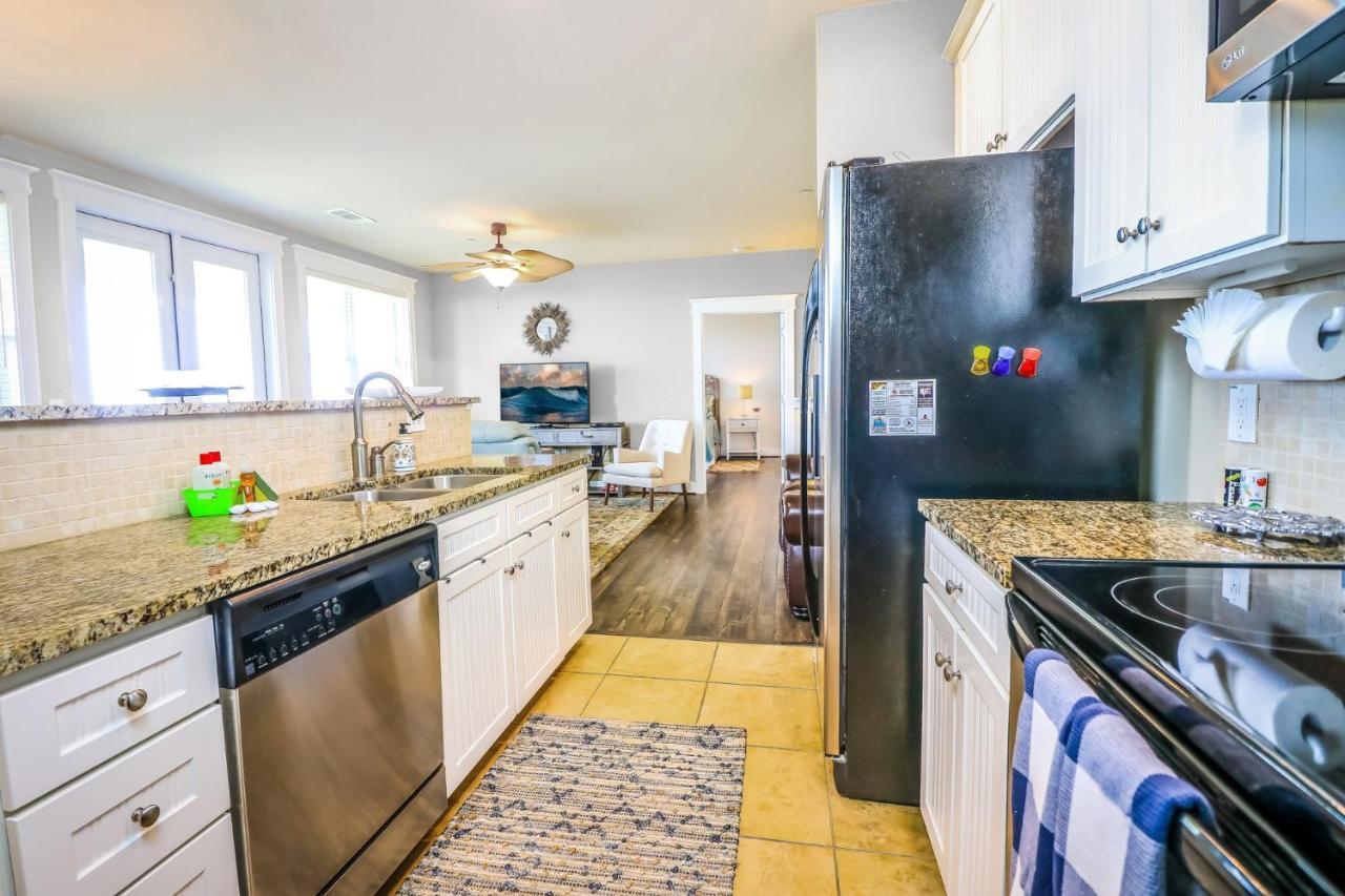 Beautiful Two-Bedroom With Bay Views In The Lovely Pointe West Resort Galveston Kültér fotó